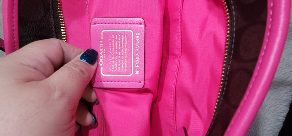 CITY TOTE WITH POUCH IN SIGNATURE COATED CANVAS (COACH F23860) - Picture 4 of 4